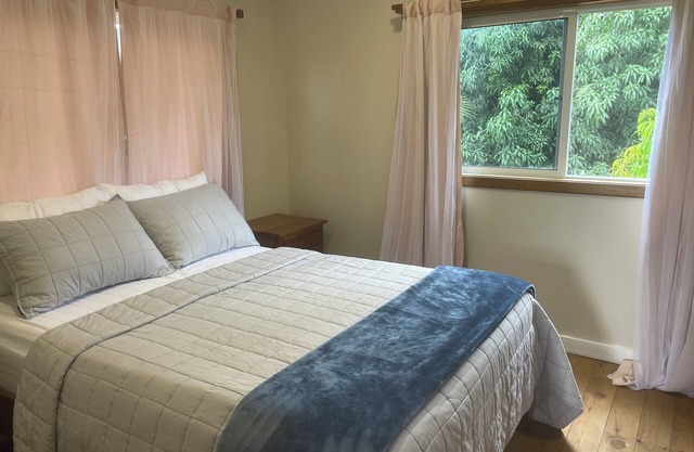 KSG Cabins 5 minutes to Mayflower Falls and 10 minutes to Hopkins Beach