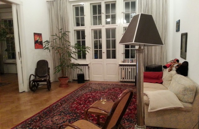 Kudamm Close Modernized High Ceiling quiet but central