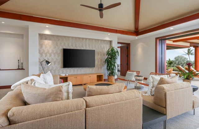 Kulanakauhale 7 – Deluxe Ocean View | Onsite Staff & Daily Housekeeping