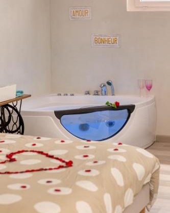 L'Escapade Enchantée - Spa, Cheminée et Cinéma
