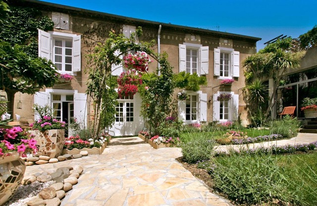L'Oustal Des Fleurs - Four Bedroom Villa, Sleeps 8