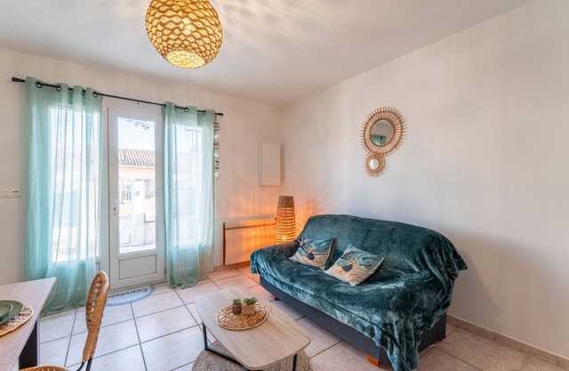La Bergeronnette – Holiday Home with Terrace in Sorgues