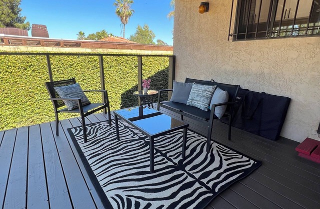 La Casita Guest House, private fenced yard & with air conditioning, pet friendly