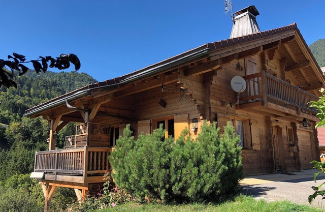La Chevrière, beautiful log chalet, panoramic view, near Megève