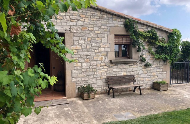 La Farraja de Cal Farrés, rural house 1 h. from BCN: swimming pool, bbq, garden.