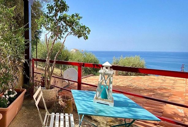La luce del faro (cottage con vista mare)