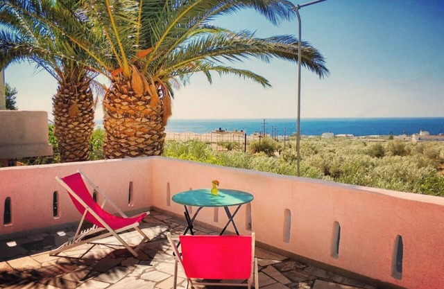 La Luna Blu "Owl" apartment, sea view, 500 meters from the beach