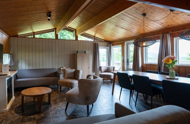 La Lune Comfort 6p - Three Bedroom Chalet, Sleeps 6