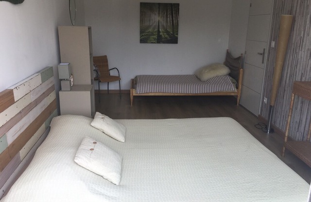 La Maison du Lac 2 in Forges-les-Eaux NORMANDY: Panoramic view, decor, comfort