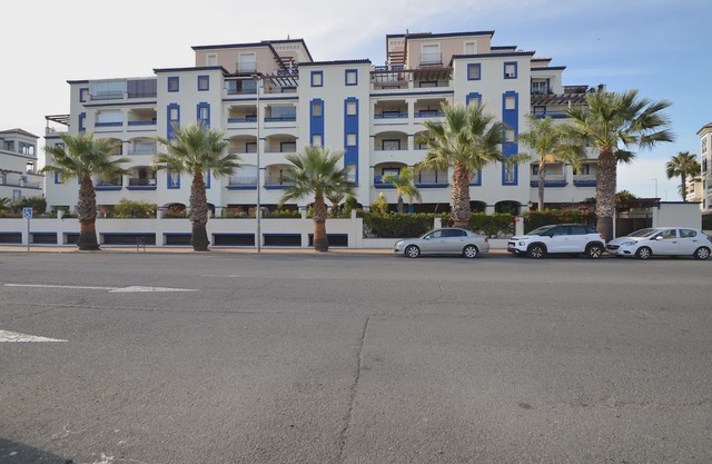 LA Marina 4 50 - Two Bedroom Apartment, Sleeps 5