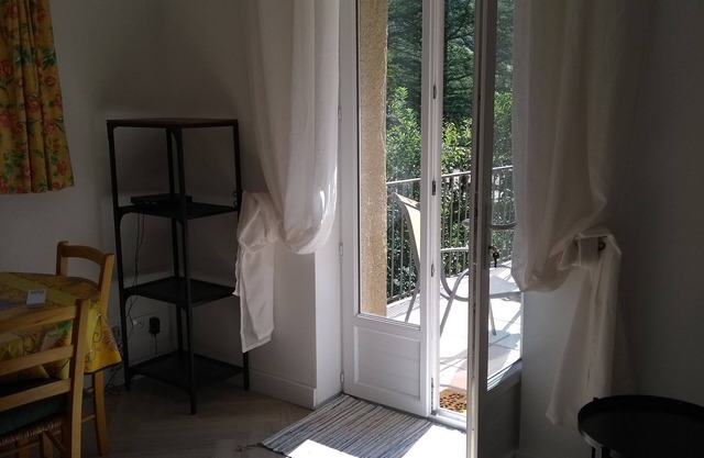 La Petite Grange 1-bed apartment with sunny terrace. Pool & Garden