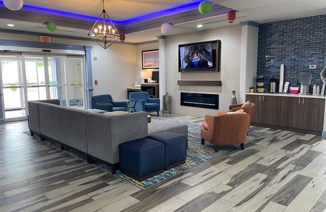 La Quinta Inn & Suites by Wyndham Oklahoma City - Moore