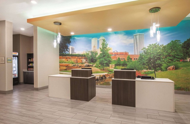 La Quinta Inn & Suites by Wyndham Tulsa Broken Arrow
