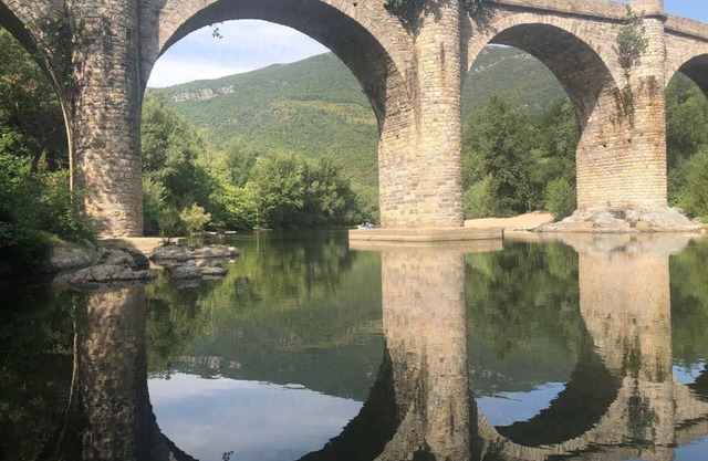 La Roque-Piscine *NEW* Sleeps 7, Pool, Private River Beach, Views