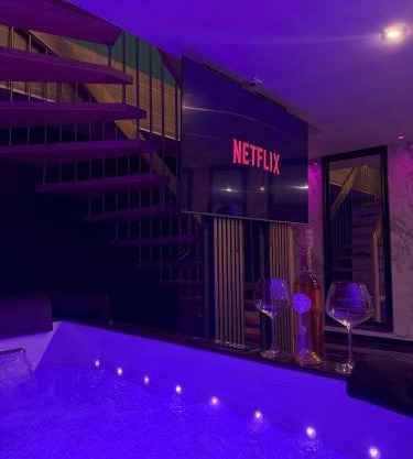 La Suite Genève Gaillard - Jacuzzi Privé & Séjour Luxe