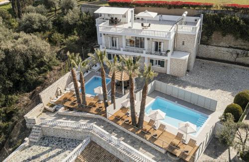 La Vista Residence - 5 BDS, 2 private swimming pools, stunning sea views only 10 minutes from Corfu Town's Centre