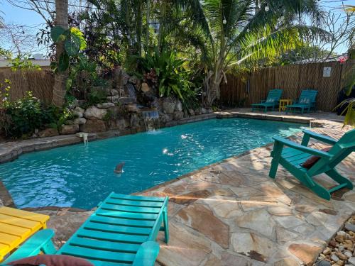 Laguna Azul - Sleeps 8 + Heated Pool + Walk to Beach