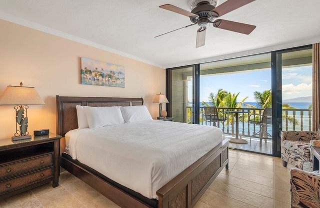 Lahaina Shores 533: Romantic Oceanfront Studio