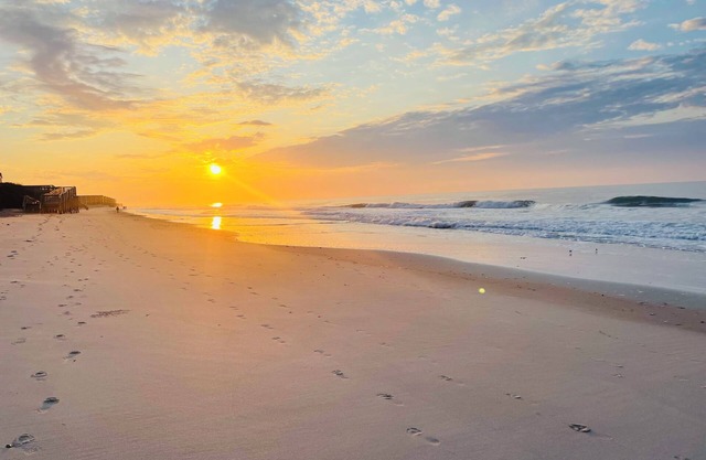 Laid back ocean front condo with tons of extras! All fall dates on sale!