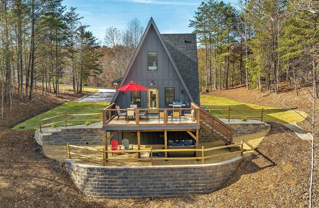 Lake Adger Open-No Restrictions! Lakefront, Private Dock, Kayaks, HotTub,Firepit