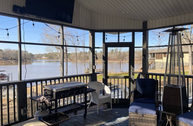 Lake Front Home on Lake Wateree With Easy access to Docks and KAYAK