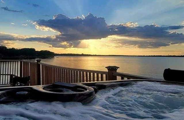 Lake Front Lake House Paradise!