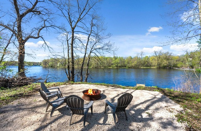 Lake Front on Cross Lake Trail TINY house/Kayak/Bike
