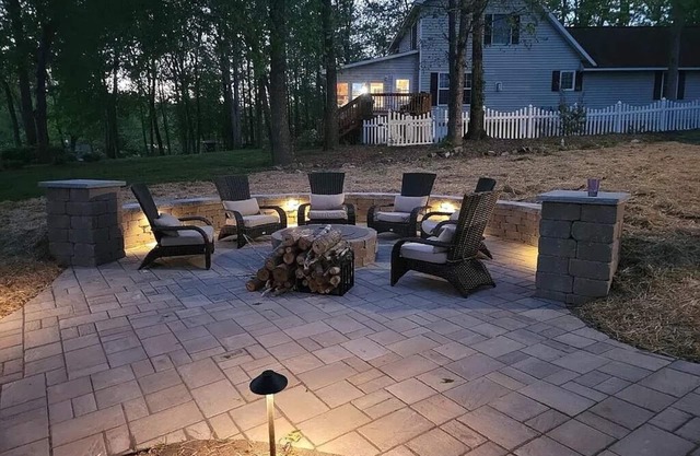 Lake House home year round with all of the amenities. Pos avail Pontoon boat.