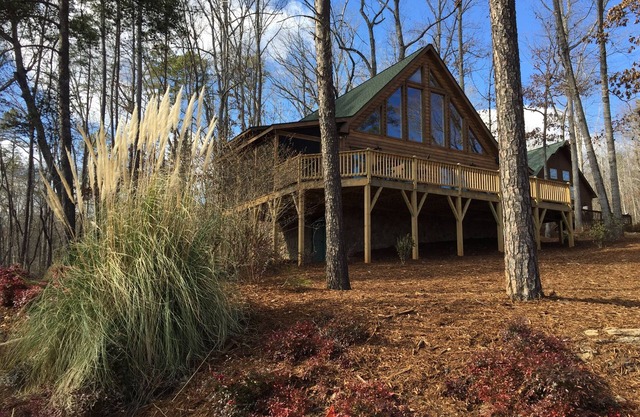 LAKE KEOWEE LAKEVIEW CABIN WITH DOCK CLOSE TO CLEMSON