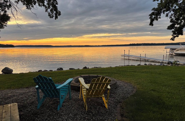 Lake Koronis All Season Home-5 bedrm, screened porch, fish/swim/bike/snowmobile