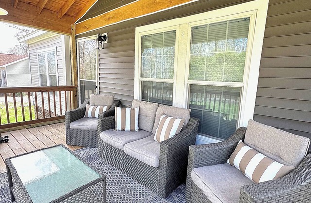 Lake Life Awaits-Relax with Scenic Views! Walk to Lake, Playground, & Boat Ramp!