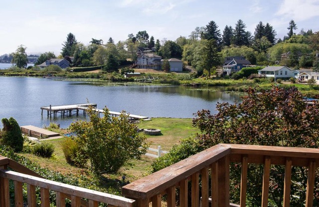 Lake Point Hideaway House
