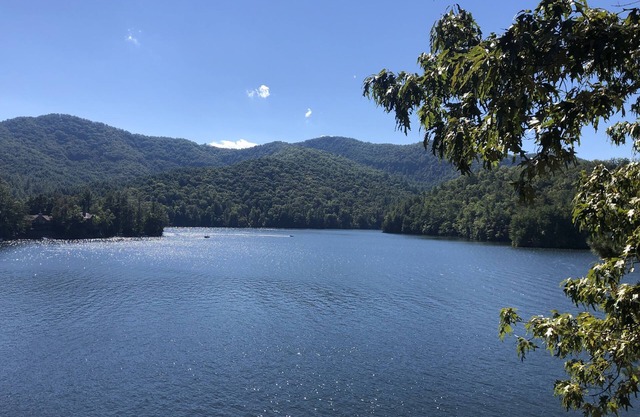 Lake Santeetlah Family Retreat: 4BR/4.5BA w/Kayaks & Grills