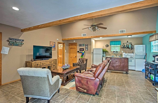 Lake Texoma Cabin - 1 Mi to Park & Boat Ramp!