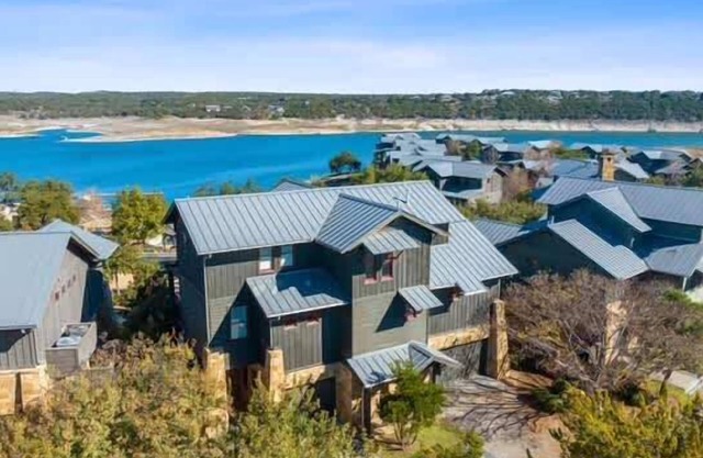 Lake Travis Retreat | 5BR | BBQ | Pickleball