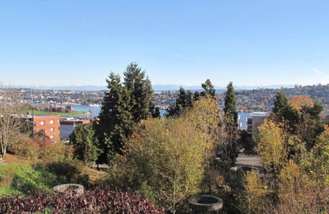 Lake Union Views, 5 Min Drive To Seattle. Fully furnished long term rental.