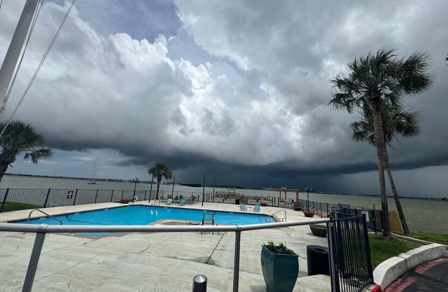 Lake view 1Bed Apt | Pool | Nasa & Kemah Boardwalk