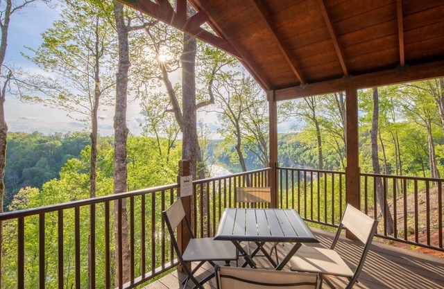 Lake View Adventure Cabin at Bear Bluff Retreat