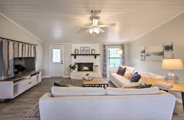 Lake View and Decks Pet-Friendly Mabank Home