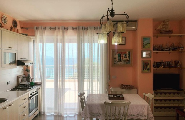 Lake View Apartment