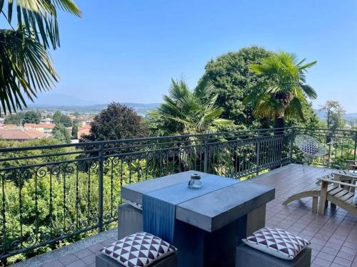 Lake View Apartment in Arona
