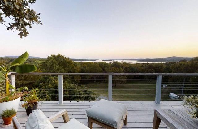 Lake View! Enjoy beautiful Lake Tenkiller with lots of room and plenty of style!