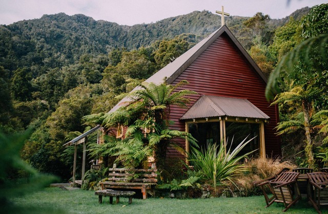 Lake views and bushwalks Real serenity