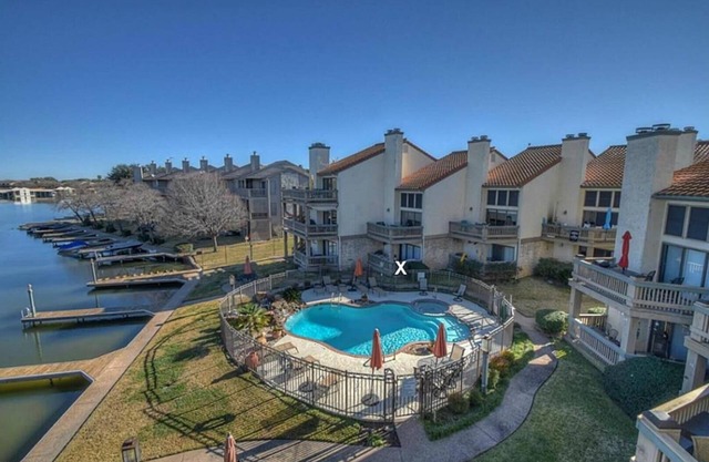 Lakefront, 1st Floor, 2/1 Condo Lake LBJ, Horseshoe Bay