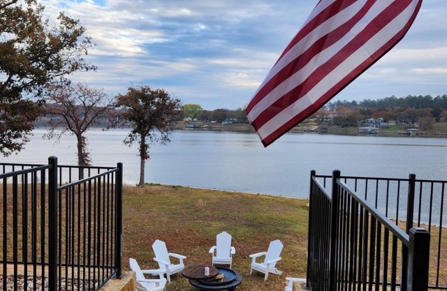Lakefront 3-bedroom house on Amon Carter Lake in Bowie