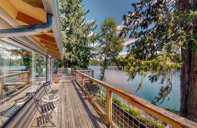 Lakefront beauty with private dock, kayak, pedal boat & fantastic water view