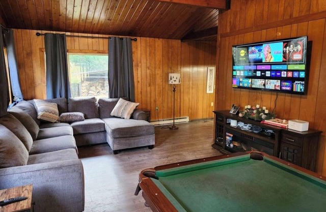 Lakefront Cabin in the Forestn ✨️ A Vacation Wonderland ✨️n n