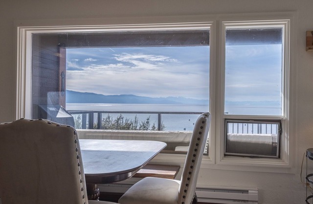 Lakefront Condo with Lake Access! Spectacular Views! Family Friendly!