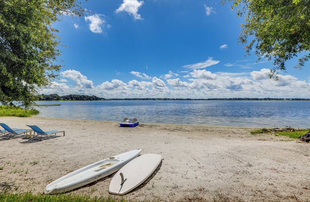 Lakefront Frostproof Vacation Rental w/Beach!