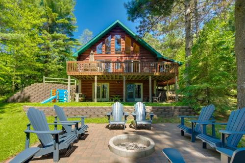 Lakefront Hazelhurst Cabin Dock and Pool Table